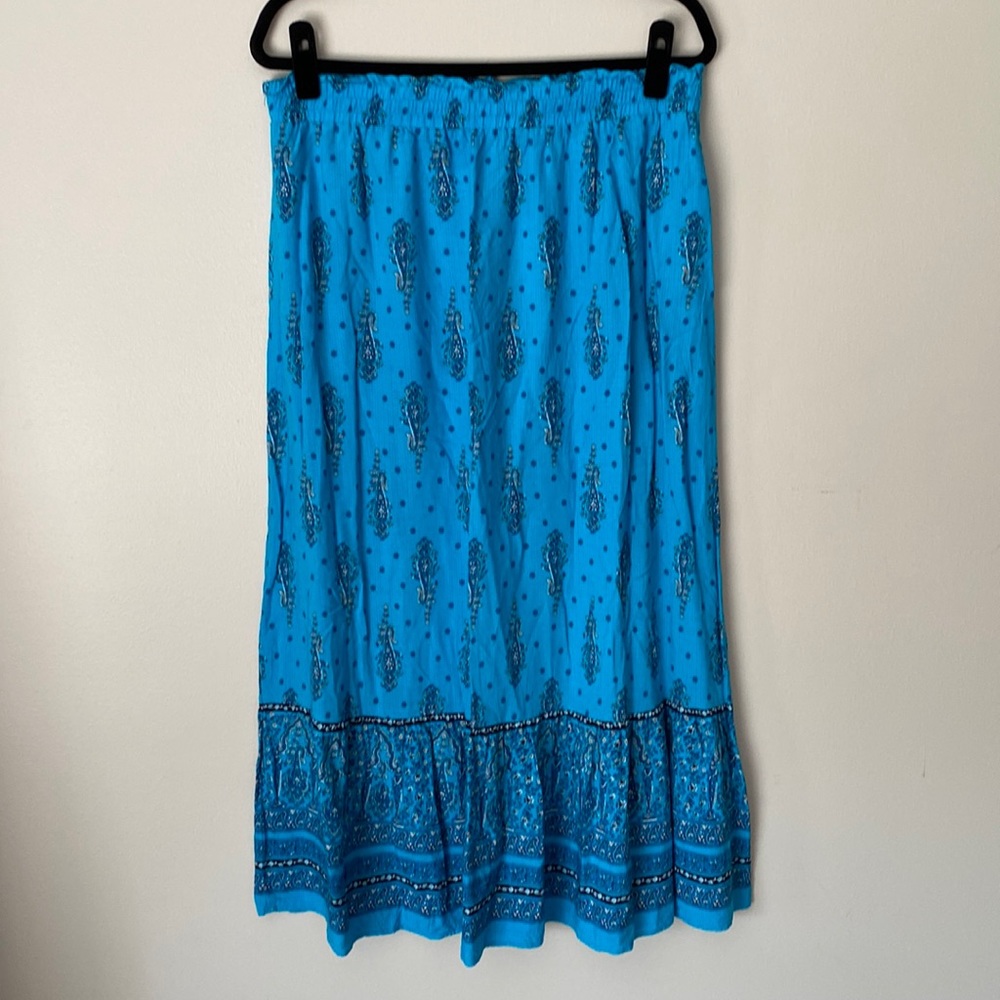 Beautiful flowy turquoise midi skirt